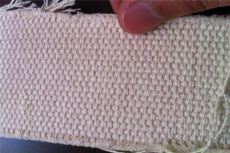 帆布分層輸送帶儲(chǔ)存及搬運(yùn)均應(yīng)創(chuàng)造良好環(huán)境(圖3) 帆布分層輸送帶儲(chǔ)存及搬運(yùn)均應(yīng)創(chuàng)造良好環(huán)境(圖3)